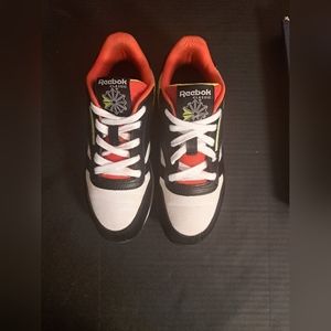 Reebok Classic Little Kid Sneaker  Black/White/Dynamic Red Size 1.